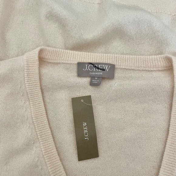 NWT!! J. CREW Cashmere Relaxed Cropped V-Neck Sweater Heathered Muslin Medium - Picture 12 of 16